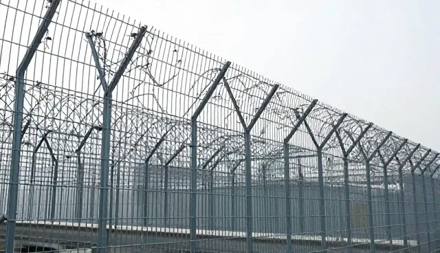 镀锌铁丝网在农田防护中的应用与质量控制要点