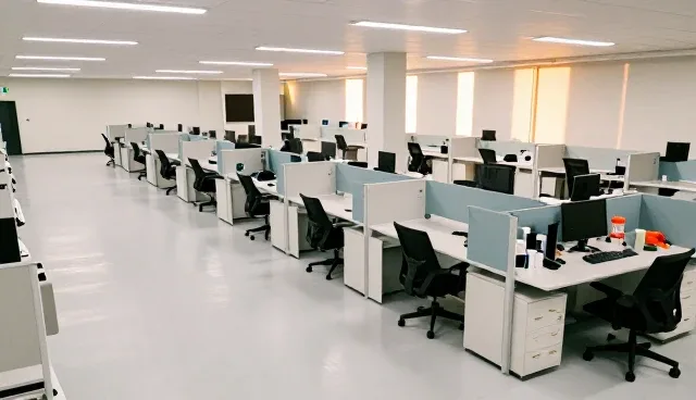 办公用品供应场景下的性能差异与适用条件分析