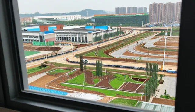 土建施工领域技术融合趋势下的工程配套服务升级路径