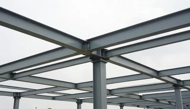 荷载计算中材料供应不足如何影响结构安全？