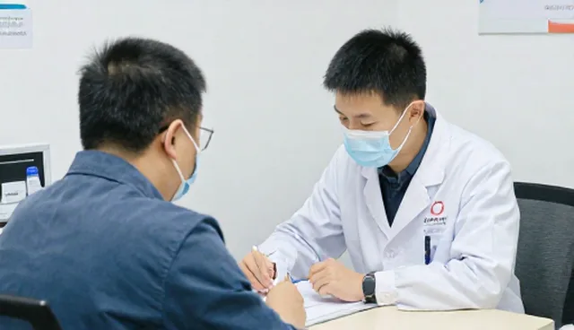 慢病随访服务如何帮助患者管理病情？
