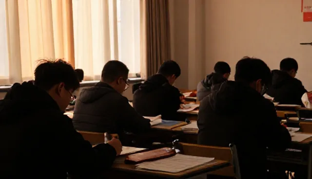 公务员考试辅导班如何通过教学改进提升学员实际能力