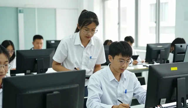 性能差异与适用场景下的技术培训实践