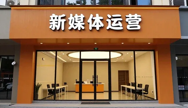 广告设计如何实现业务适配性与长期维护