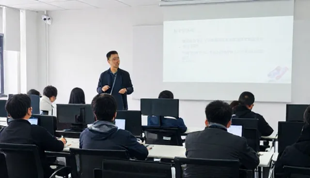 课程设计中应用开发的选型与维护建议