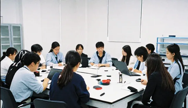 学生发展中的素质拓展营：理解偏差与实际选择