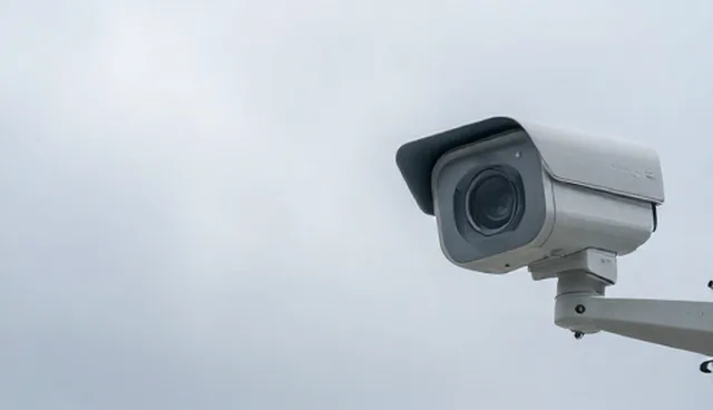 系统稳定性提升中的选型建议：集成方案与运维策略的对比
