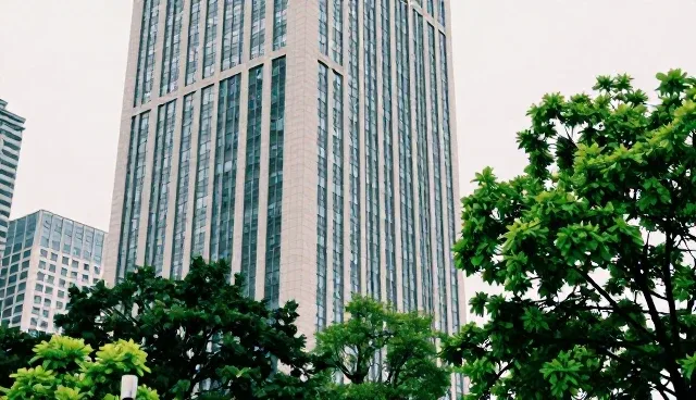 电子产品销售趋势下日用百货批发箱的机遇与挑战