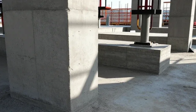 建材质量波动如何影响高强度混凝土性能稳定性