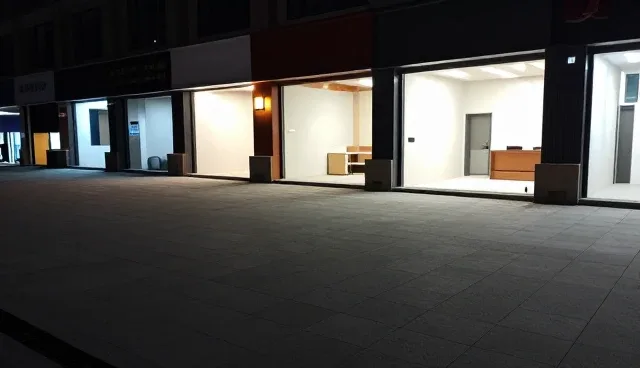 商铺装修中材料性能与适用条件的综合考量