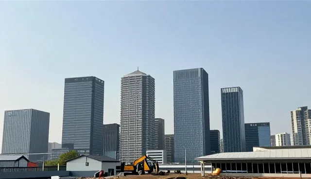 网站建设论文如何应对市场动态变化？