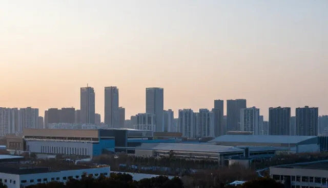 软件开发中的技术实现选择依据与适用条件分析