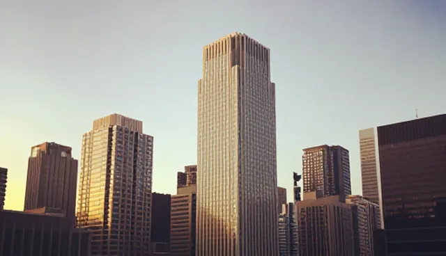 企业技术外包场景下的性能差异与适用条件分析