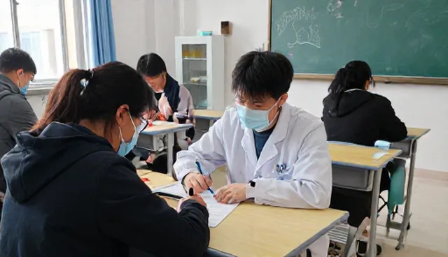 考试辅导课程研发中师资培训与内容优化的取舍比较