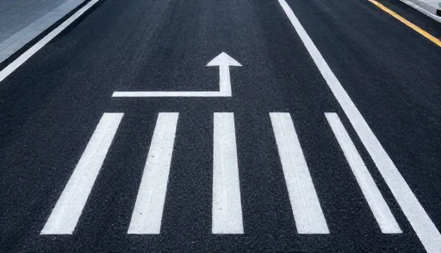 批量道路标线设备：选择集中式还是分散式部署