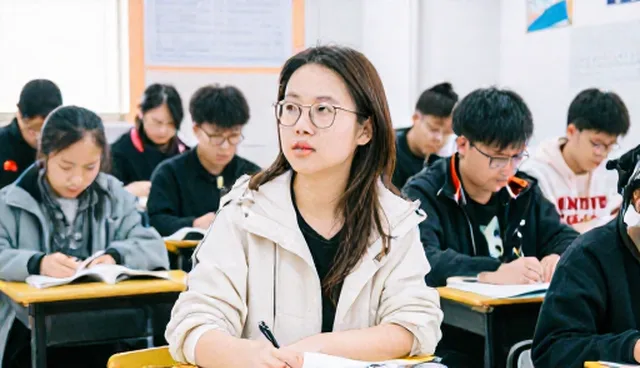 地区性考试辅导平台课程资源选型的关键考量