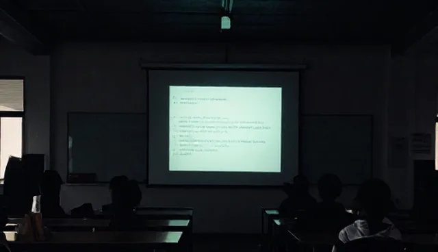 教师培训课程如何通过在课程中实现教学能力的提升