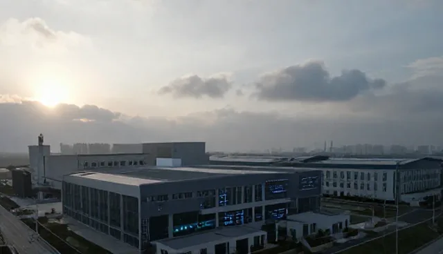 技术转让中云部署与本地部署的取舍分析