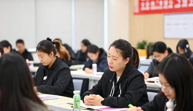 教育实施中的师资培训如何适应多元场景