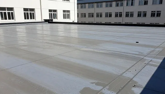 旧屋面翻新中防水材料选型建议