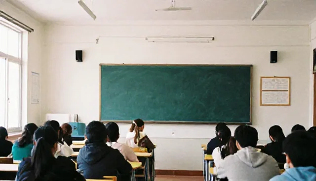 课程设计中任务驱动与知识讲解的取舍分析