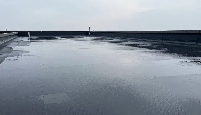 材料选择在建筑防水工程中的关键作用与应用场景分析