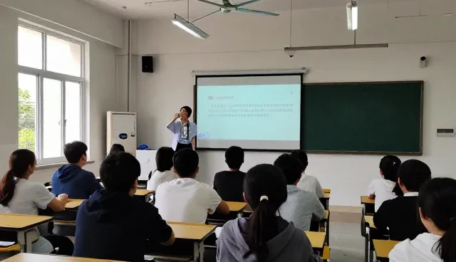 区域特征影响技术培训选型，两种做法如何取舍