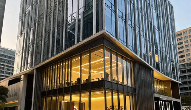 广州网页建设：定制工服如何匹配使用场景