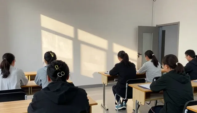 中小教师如何有效利用考试辅导课程提升教学能力
