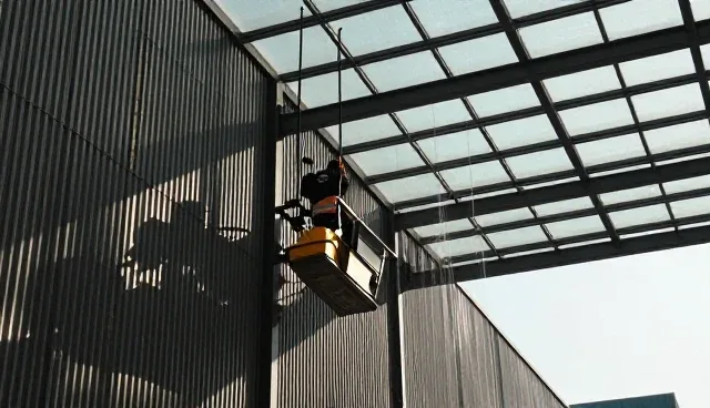 外墙清洗服务选型要点与维护建议