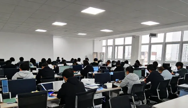 企业培训场景中的课程设计与实施策略分析