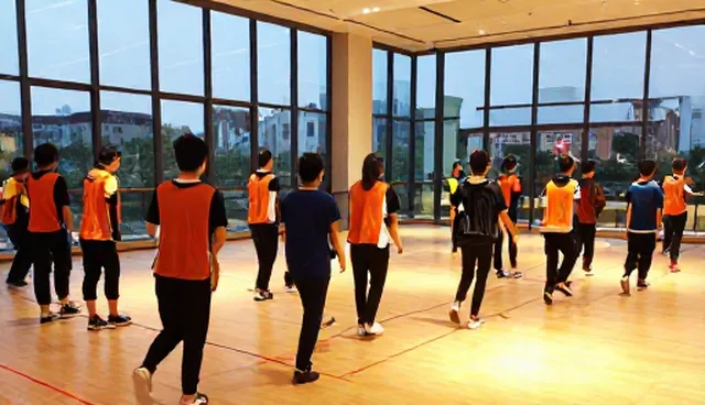 素质拓展营在团队建设中的实践与优化策略