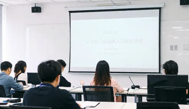 提示词论坛：选型、使用与维护的完整建议