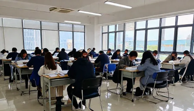 在线课程性能优化与适用场景分析