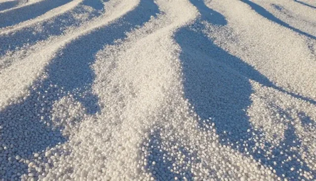 化工产品研发中的操作规范：两种做法的对比与取舍