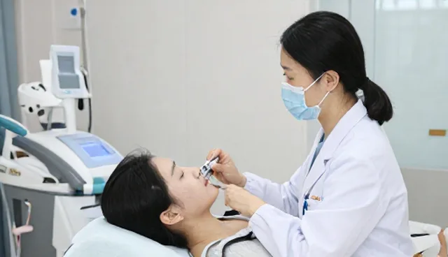 如何通过面部轮廓塑造仪实现精准适用人群筛选