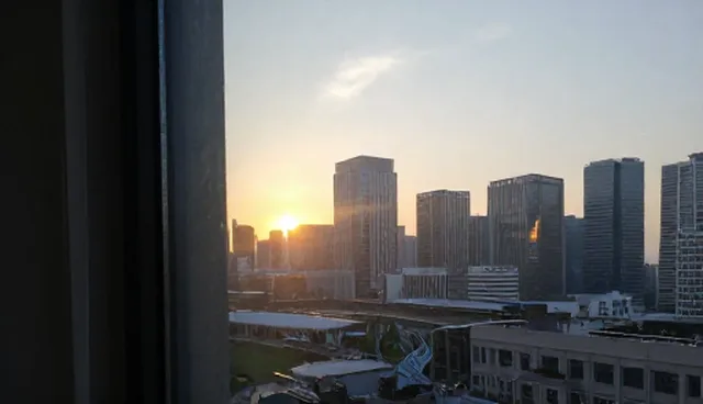 企业如何应对当前业务发展趋势带来的挑战？