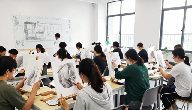 创意绘画课程在不同场景下的应用与表现