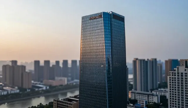 行业信息分析如何影响平台选型决策，处理方向需结合性能与适用条件