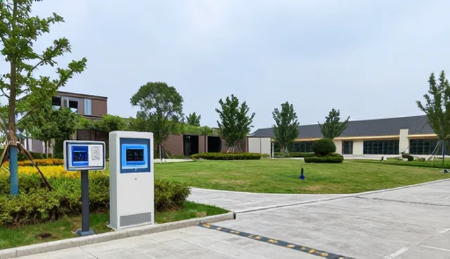 智能控制系统在现代灯光设计中的技术实现与应用场景分析