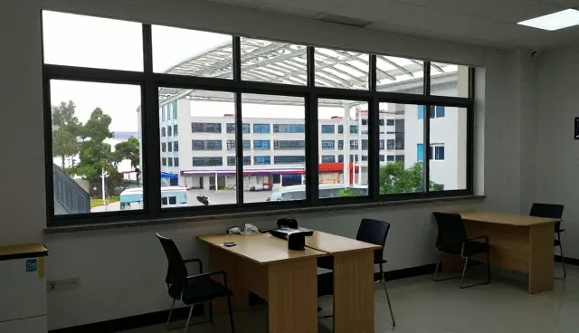 装卸搬运服务在物流方案设计中的性能与适用条件分析