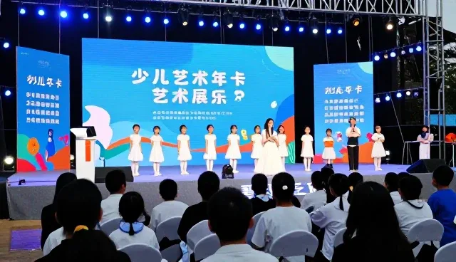 艺术年卡在材料选择中的性能表现与适用场景分析