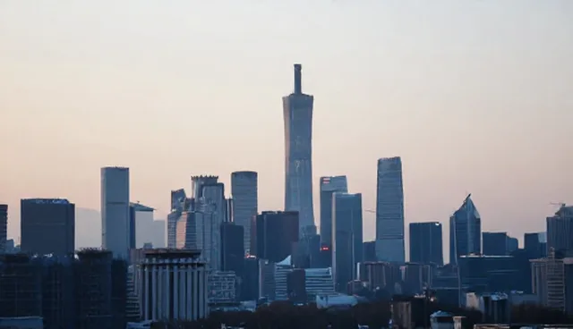 怎么做网站免费的：两种做法对比与实际选择