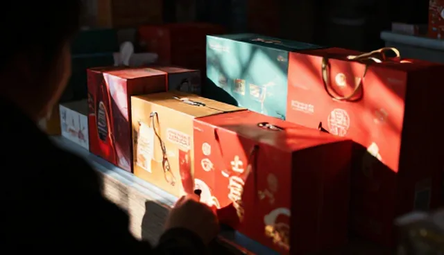 如何通过性能表现选择适合的市场热销商品
