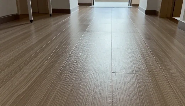 皮肤健康服务设备清洁的正确方法与维护要点