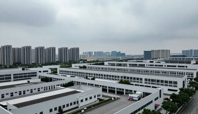 哪家做网站靠谱？维护与推广平台的选择要点