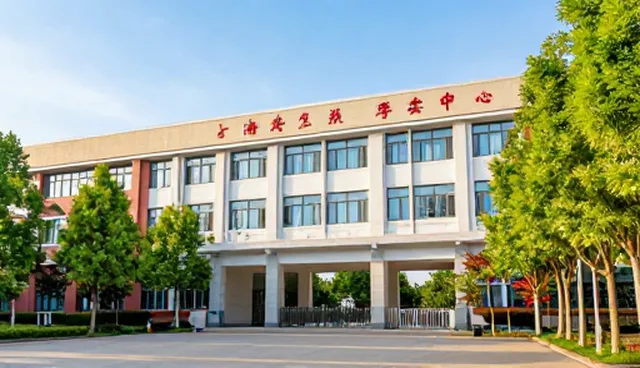 开荒保洁在设施维护中的实际应用场景分析