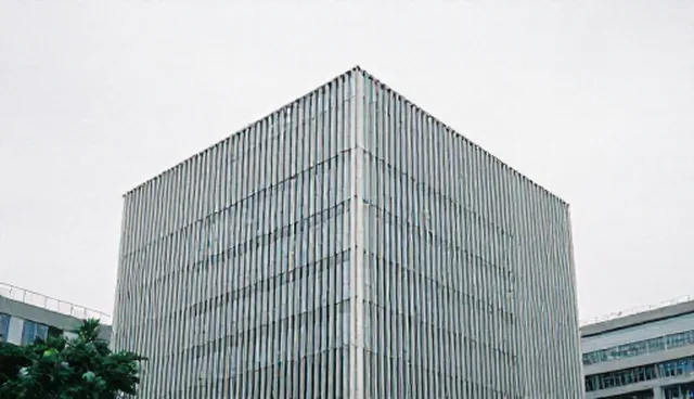 礼品采购两种做法对比，实际选择需权衡