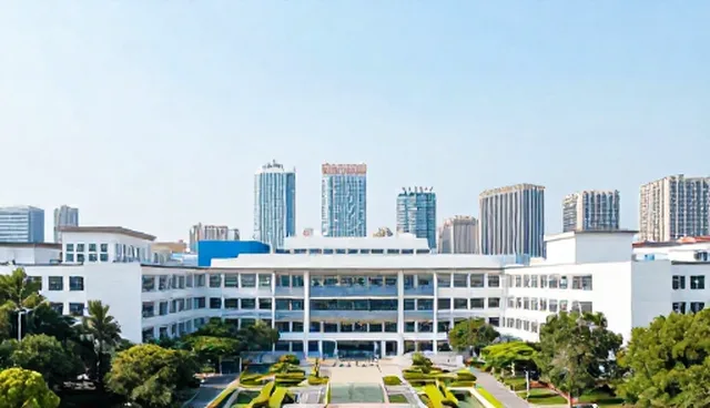 地区适用条件如何影响公众号开发策略选择