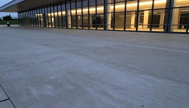 湿度控制在建筑施工中的实际应用与维护建议